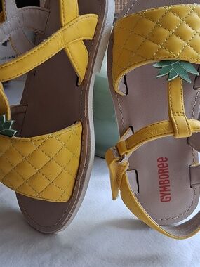 Excellent Condition Gymboree Yellow Pineapple T-Strap Sandals for Kids